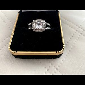 David Yurman
Albion Petite Ring with White Topaz Gemstone & Diamonds w/bag